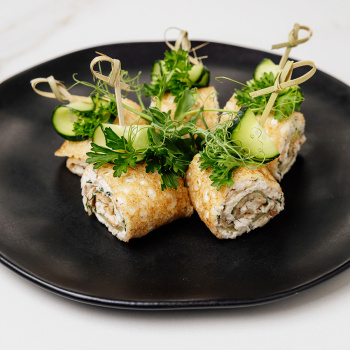 Канапе с курицей в блинчике 165г