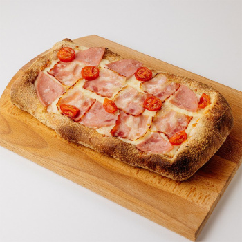 Пицца Римская с ветчиной и беконом, 600г 